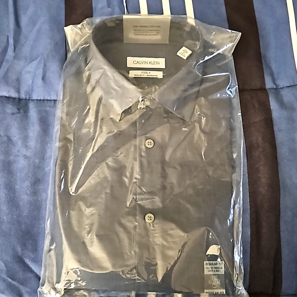 Calvin Klein Mens Herringbone Dress Shirt.BRAND NEW IN ORIGINAL PACKAGING!! - Picture 1 of 4